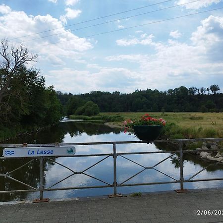 Gite Rural 3 Epis "Aux Pieds Des Ar'Den" - Chambre 1 Isolee Et Chambre 2 Dans Hall De Nuit - 34 Rue Du Chateau A 5564 Wanlin - 4 Adultes Et 2 Enfants 乌伊埃 外观 照片