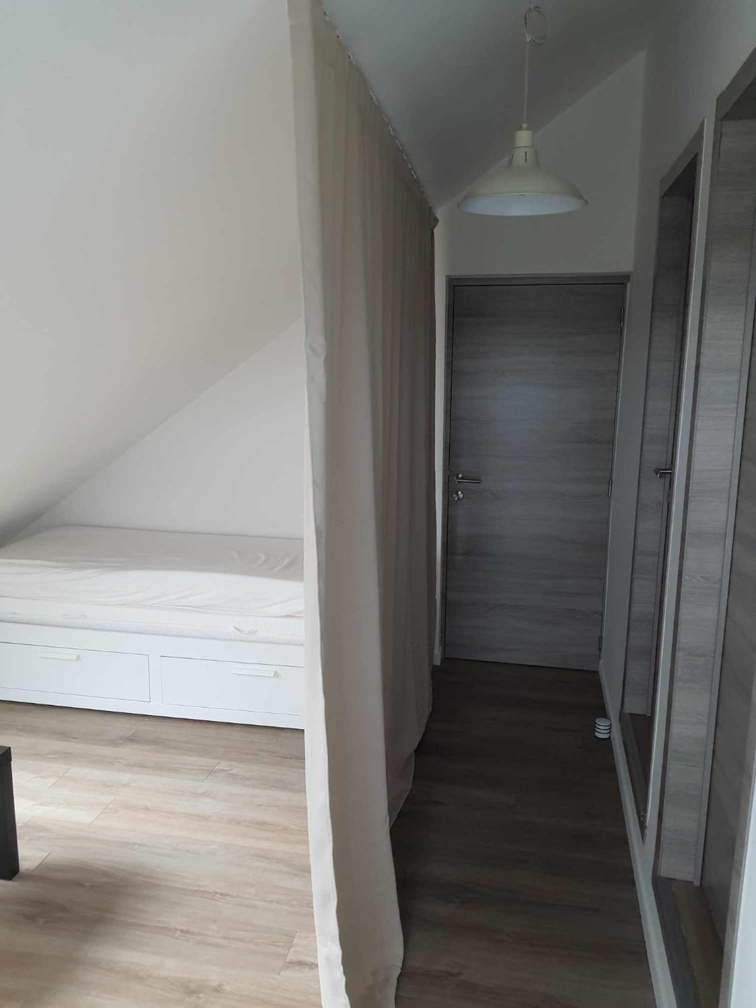 Gite Rural 3 Epis "Aux Pieds Des Ar'Den" - Chambre 1 Isolee Et Chambre 2 Dans Hall De Nuit - 34 Rue Du Chateau A 5564 Wanlin - 4 Adultes Et 2 Enfants 乌伊埃 外观 照片