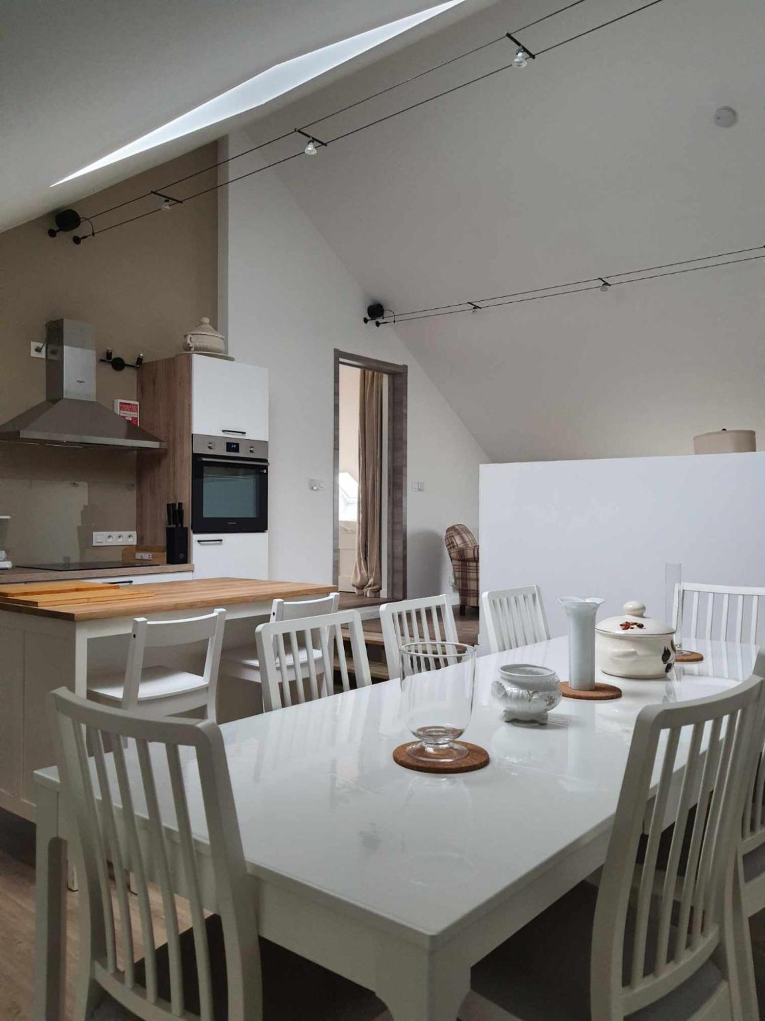 Gite Rural 3 Epis "Aux Pieds Des Ar'Den" - Chambre 1 Isolee Et Chambre 2 Dans Hall De Nuit - 34 Rue Du Chateau A 5564 Wanlin - 4 Adultes Et 2 Enfants 乌伊埃 外观 照片